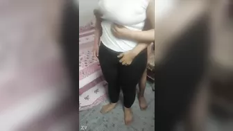 بت مصريه جامده بتتفشخ تقفيش ونيك على الواقف مع عشيقها