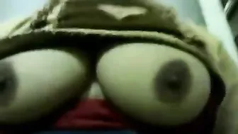 الدكتور مقلعها في العياده وفاشخ كسها نيك ويمص بزازها