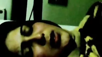 الدكتور مقلعها في العياده وفاشخ كسها نيك ويمص بزازها