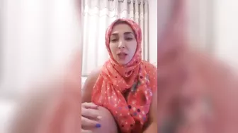 متناكة محجبة مطلعه بزازها الكبيرة وتقفشهم بكل هيجان