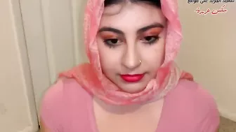 محجبه لبوه ماسكه في زب اخوها ومش راحماه مص ولحس