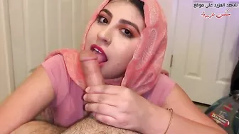 محجبه لبوه ماسكه في زب اخوها ومش راحماه مص ولحس