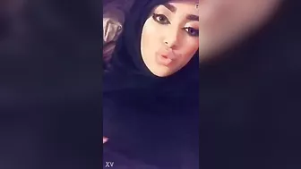 لبوة سعودية بتعرض بزازها لحبيبها وتتشرمط في النودز