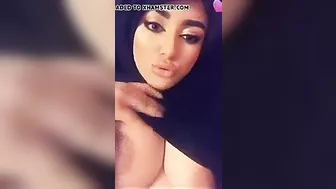 لبوة سعودية بتعرض بزازها لحبيبها وتتشرمط في النودز