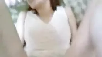 البت رافعه رجليها على السرير وبتاخد الزب في كسها وتصرخ