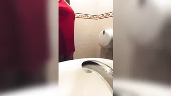 بت مصريه فرسه واقفه تتناك خلفي مع عشيقها وصوتها نار