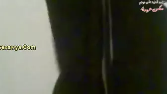واخد حبيبته البيت بيرضع بزازها وينيكها على سريره