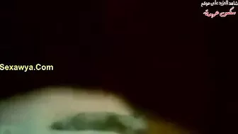 واخد حبيبته البيت بيرضع بزازها وينيكها على سريره