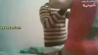 واخد حبيبته البيت بيرضع بزازها وينيكها على سريره
