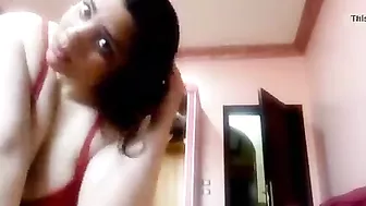 بت مصريه ملبن بتصور لحبيبها وتفشخ بزازها تقفيش