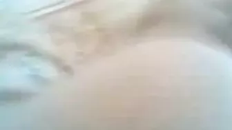 مربربه نايمه من غير هدوم وابن اخوها بينيكها على السرير