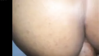 لبوه بتمص الزب بكل هيجان وتتناك بكل الاوضاع مع جارها