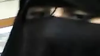 فيلم مسرب لسعودية منقبة بتتناك في المحل وتصرخ