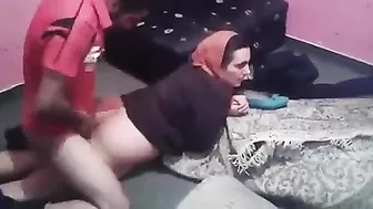 محجبه متناكه جوزها جايب صحابو يفشخوها نيك وبيصورها