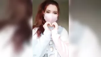 البت بزازها كبيرة وملبن بتعرضهم لحبيبها ومبسوطة
