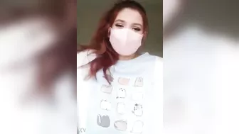 البت بزازها كبيرة وملبن بتعرضهم لحبيبها ومبسوطة