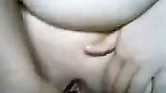 مصريه منحرفه بتاخد الزب في كسها وبوقها كامل وتدلع