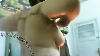 مرا مصريه شرموطه نازله في الزب مص زي المحرومه وتتشرمط