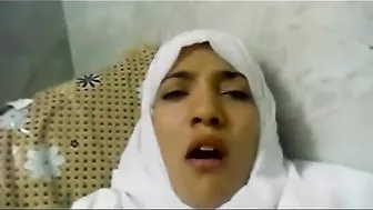 بت متناكه حبيبها منيمها بالحجاب وبيحطلها زبره كامل