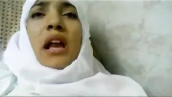بت متناكه حبيبها منيمها بالحجاب وبيحطلها زبره كامل