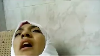 بت متناكه حبيبها منيمها بالحجاب وبيحطلها زبره كامل