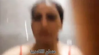 فلاحه بتمص زب جارها وتاخده في كسها على الواقف في بيته