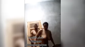 فلاحه بتمص زب جارها وتاخده في كسها على الواقف في بيته