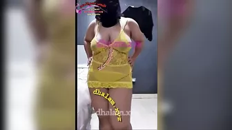 منقبة مصرية بتقفش البزاز وتعرض طيزها على المتابعين