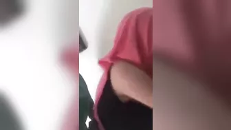 بنت خليجية عشيقها بينيكها خلفي ويصورها ويحط زبه كامل