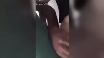 بنت خليجية عشيقها بينيكها خلفي ويصورها ويحط زبه كامل