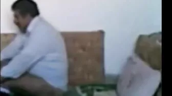 فضيحة عراقية الزبون ينيك طيزها الكبيرة في بيته
