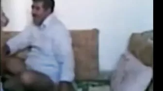 فضيحة عراقية الزبون ينيك طيزها الكبيرة في بيته
