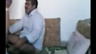 فضيحة عراقية الزبون ينيك طيزها الكبيرة في بيته