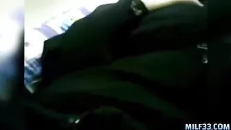 مصريه منقبه بتدلع للزبون وهو بيلعب في كسها وبينيكها