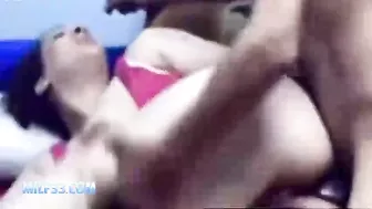 البت جامده نايمه لحبيبها وسيباه يتعامل في طيزها الملبن