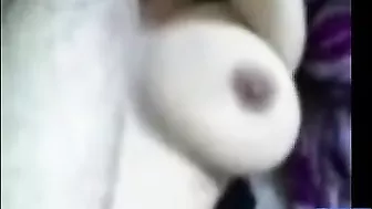 لبوة بزازها كبيرة وملبن عشيقها بينيك كسها ويفضحها