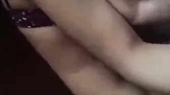 الواد فشخها بوس وتقفيش في شقته المفروشة وبيفضحها