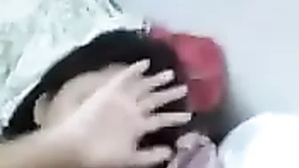 عربيه لبوه على الاخر بتاخد الزب بين بزازها وكسها
