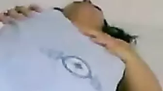 فرسه عشيقها بيصور بزازها الكبيره وينيكها بكل الاوضاع