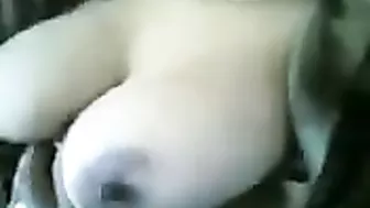 بت بزازها كبيره مطلعاهم ونازله فيهم لعب وتتصور