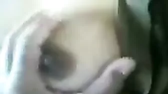 بت بزازها كبيره مطلعاهم ونازله فيهم لعب وتتصور