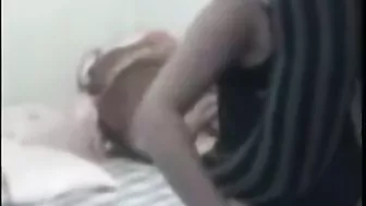 عراقية جسمها ابيض عمها بيمص بزازها وينيكها بالفلوس