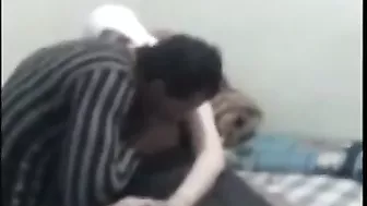 عراقية جسمها ابيض عمها بيمص بزازها وينيكها بالفلوس