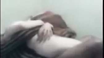 عراقية جسمها ابيض عمها بيمص بزازها وينيكها بالفلوس