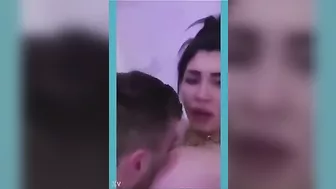 ميرا النوري بتصور نفسها الزبون يمص بزازها وينيكها