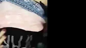 فاجره نايمه على ضهرها ومش راحمه الزب مص وتتناك