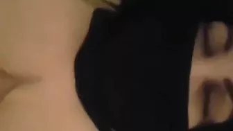 عربيه منقله واخده الزب في بوقها وتحطه في كسها كامل