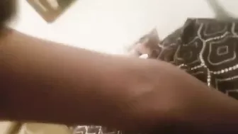 عربيه منقله واخده الزب في بوقها وتحطه في كسها كامل
