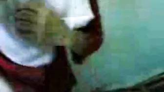 فلاحه بالحجاب الابيض زميلها بيطلع بزازها ويرضع
