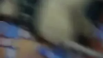 لبوه عربيه مع عشيقها على السرير بتمص زبه وينيكها جامد